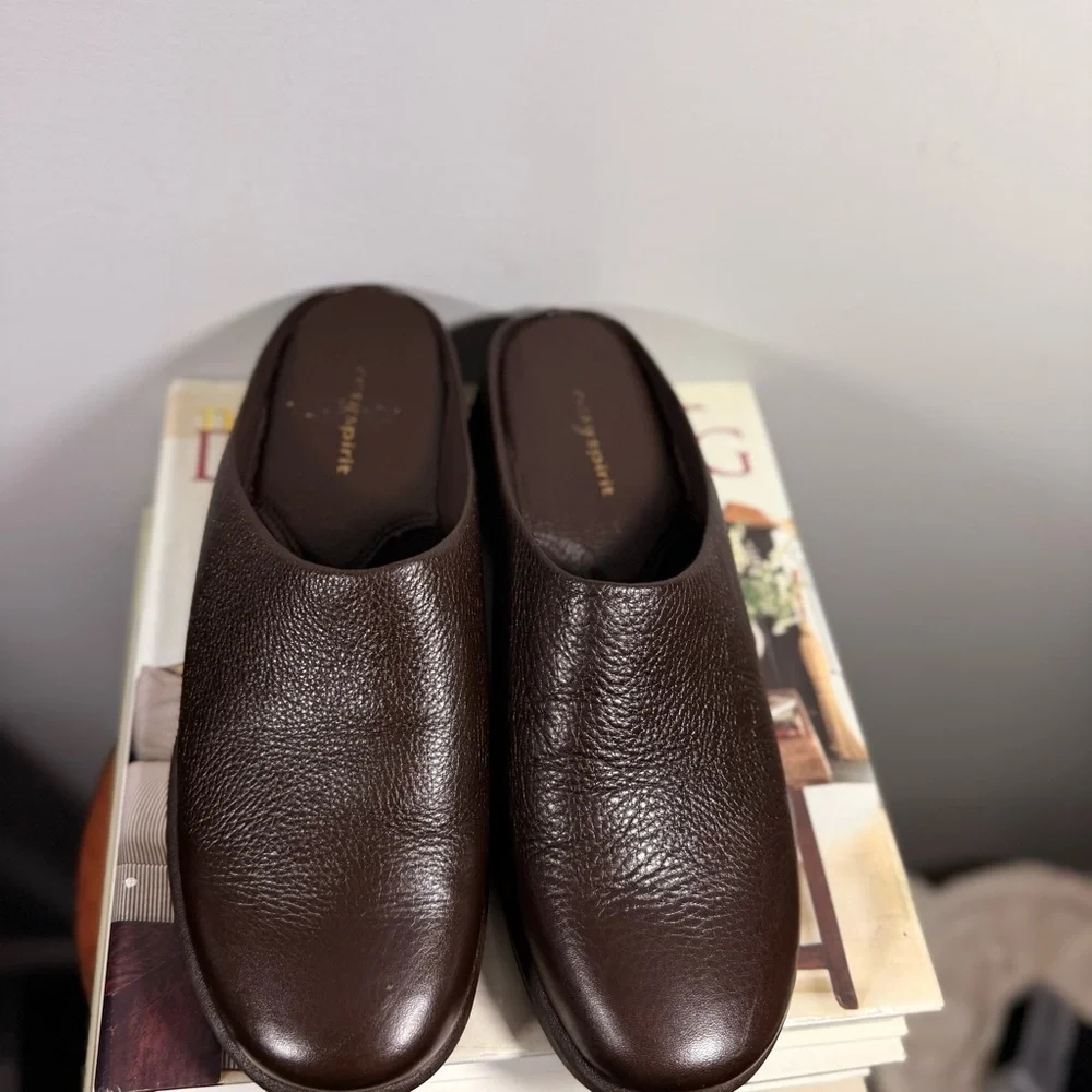 Easy Spirit Women’s Size 8 Brown Leather Slip-On Shoes